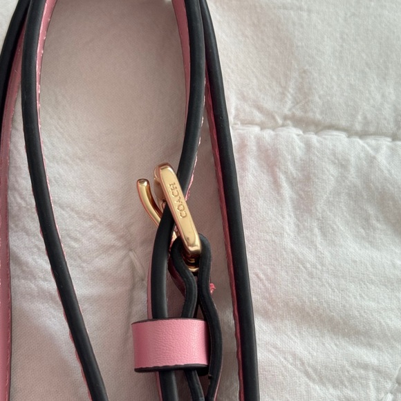 COACH crossbody strap for Coach Teri Shoulder Bag
Signature Canvas Powder Pink - Picture 5 of 16